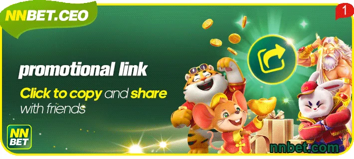 Jogadores felizes usando celular em uma plataforma de jogos.